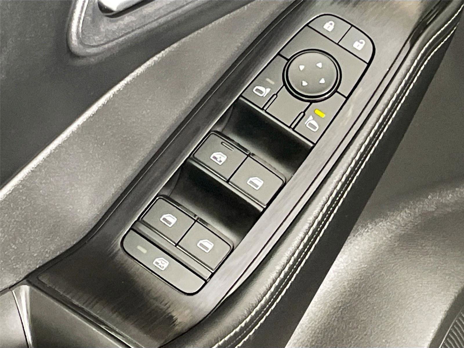 Used 2025 Nissan Rogue SV AWD/4WD image 19