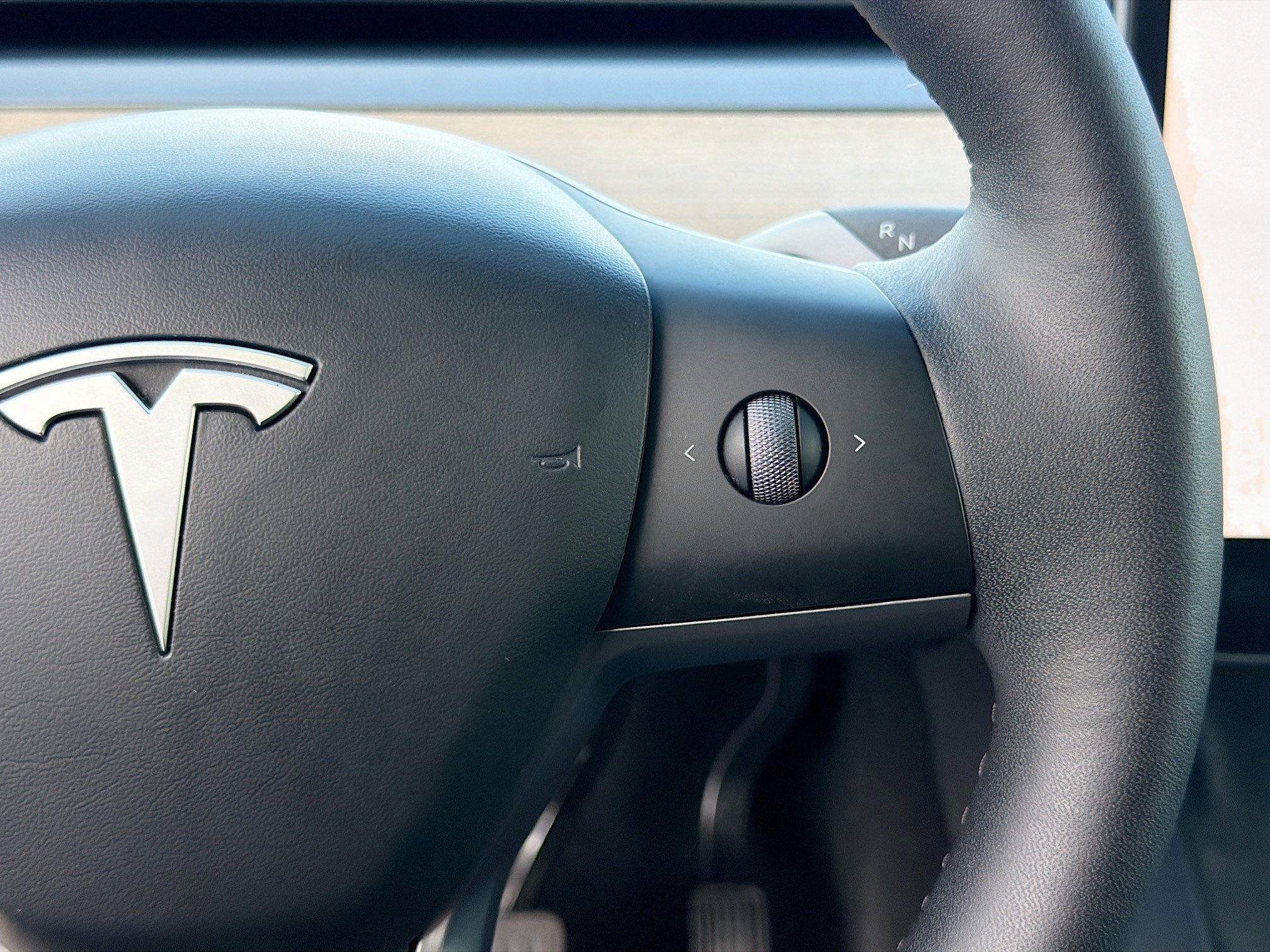 Used 2025 Tesla Model Y Long Range AWD/4WD image 35