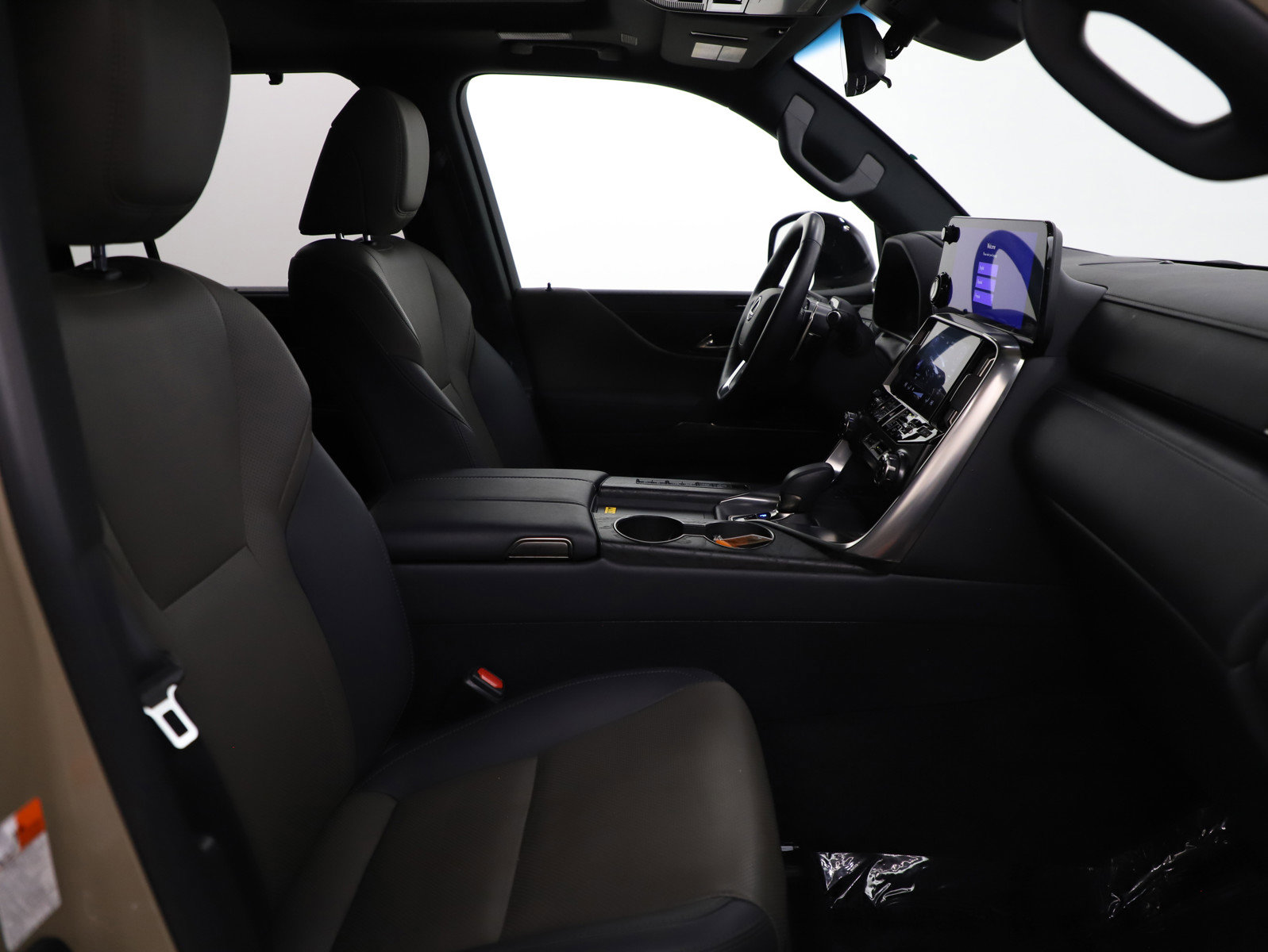 Used 2025 Lexus LX 700h Overtrail AWD/4WD image 11