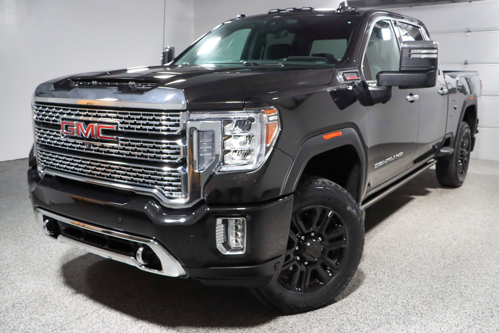 Used 2022 GMC Sierra 2500 Denali w/ Denali Black Diamond Edition AWD/4WD image 35