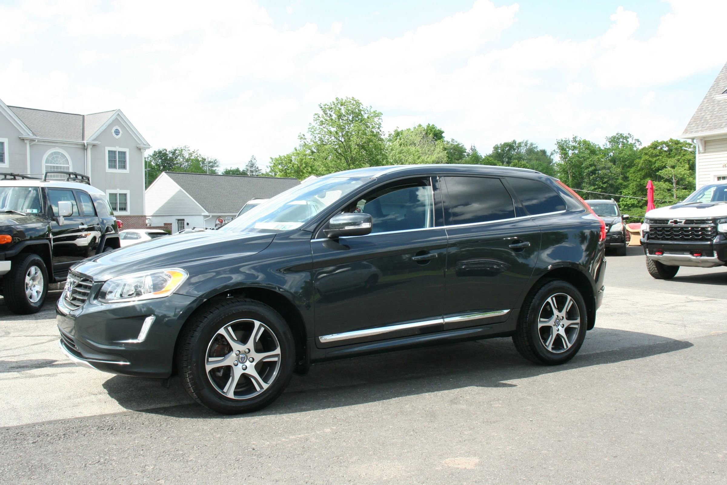 Used 2015 Volvo XC60 T6 w/ Protection Package AWD/4WD image 1