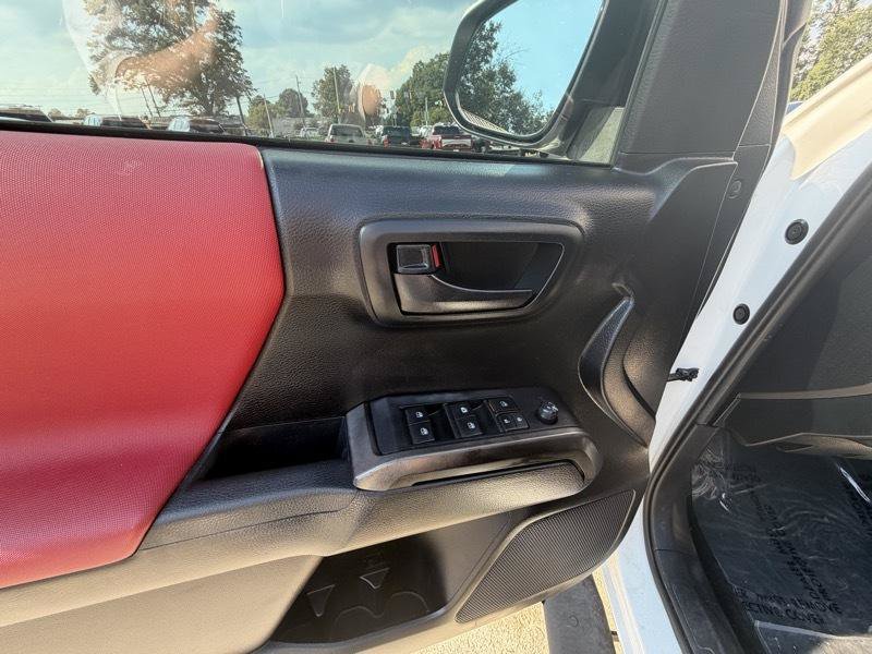 Used 2021 Toyota Tacoma SR5 RWD image 17