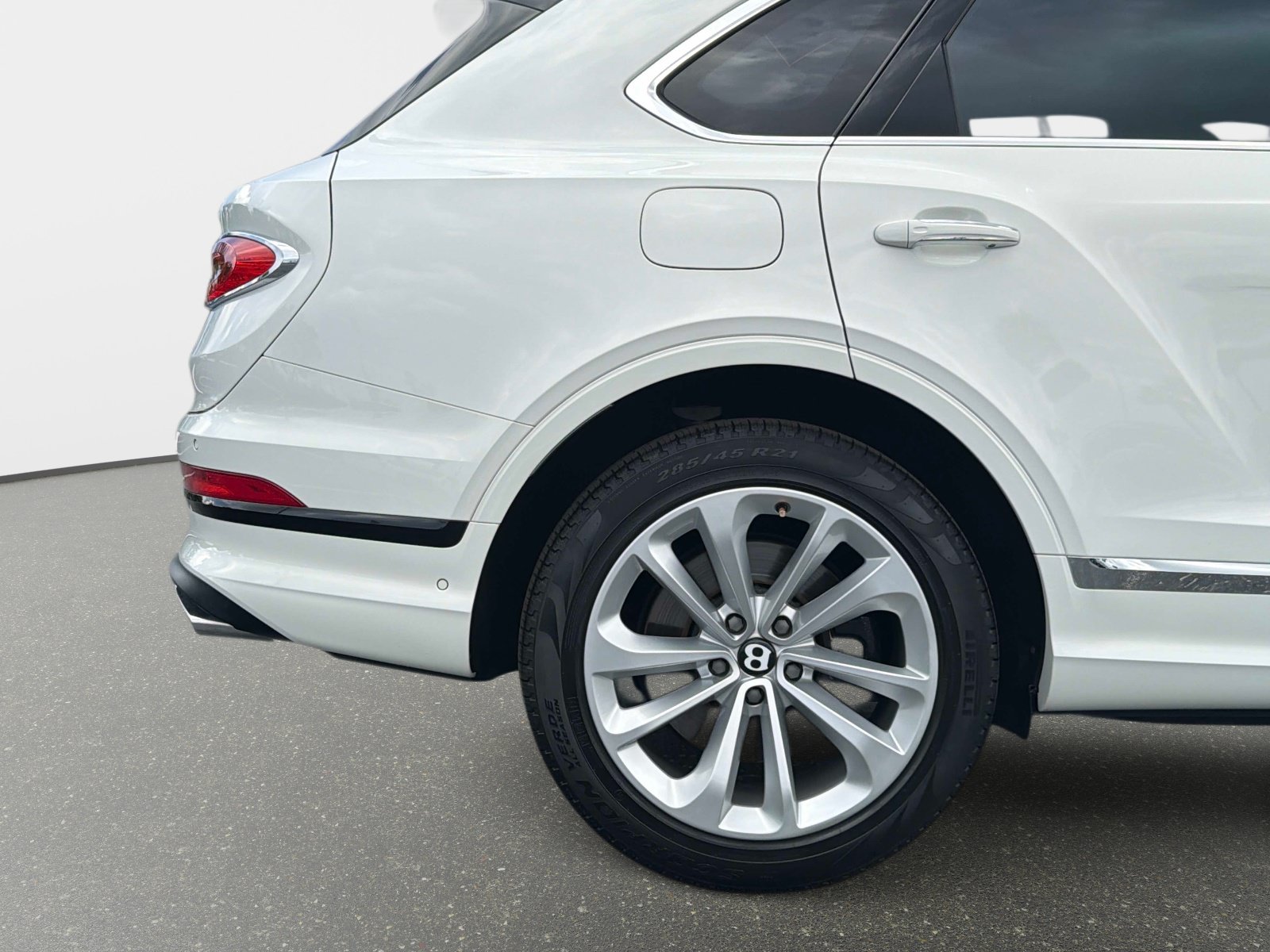 Used 2022 Bentley Bentayga AWD/4WD image 20