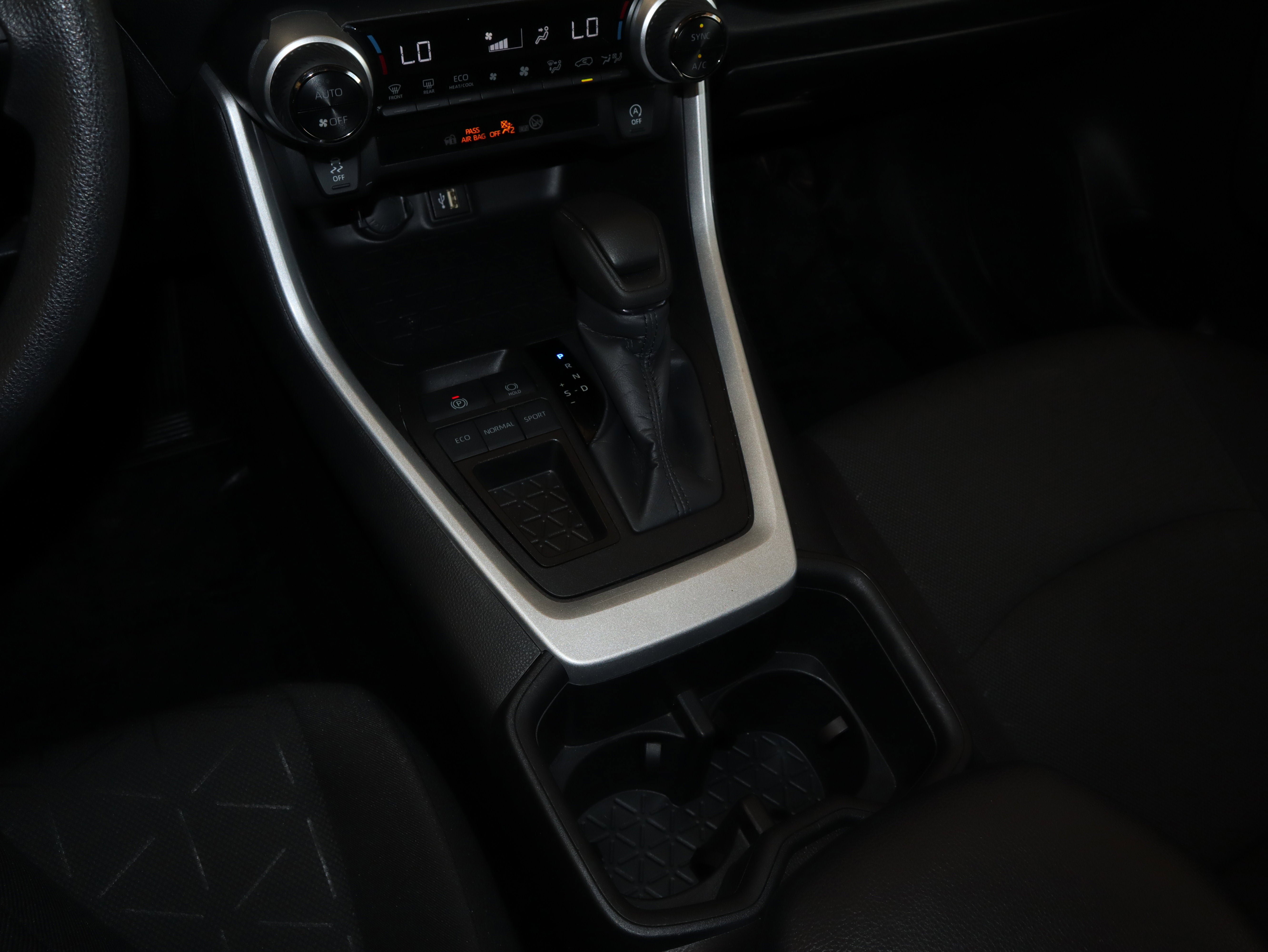Used 2024 Toyota RAV4 XLE w/ Convenience Package FWD image 30