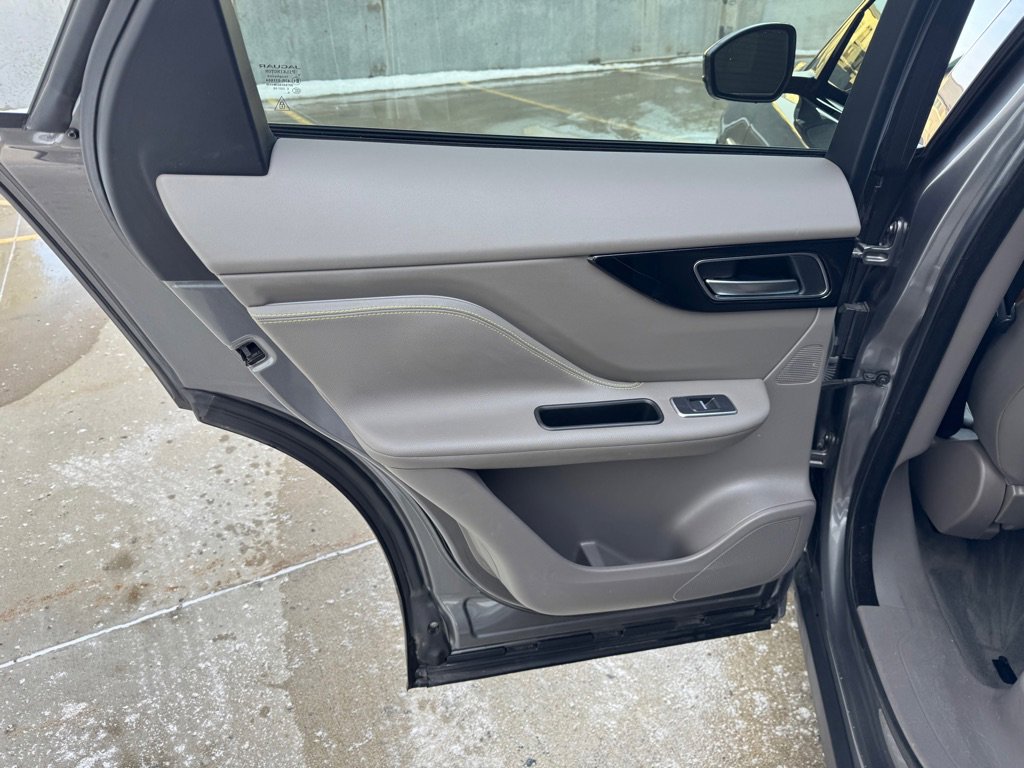Used 2017 Jaguar F-PACE R-Sport image 25