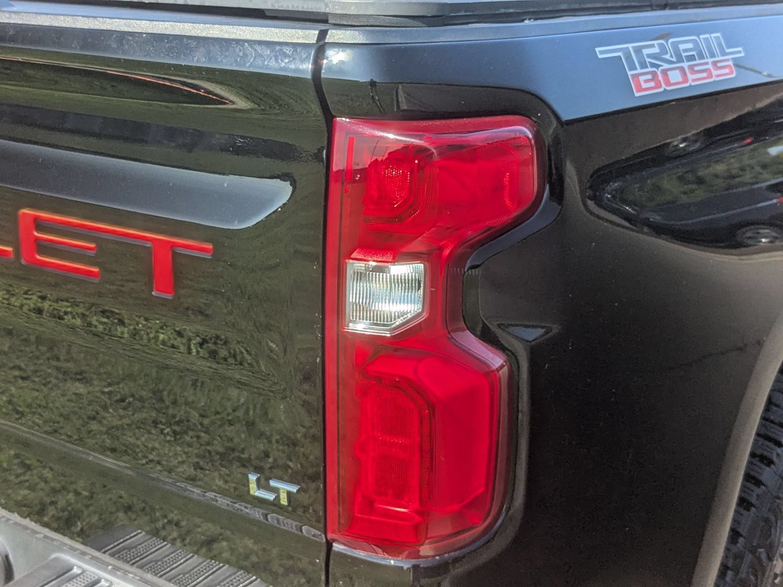 Used 2022 Chevrolet Silverado 1500 LT Trail Boss w/ Convenience Package II AWD/4WD image 35