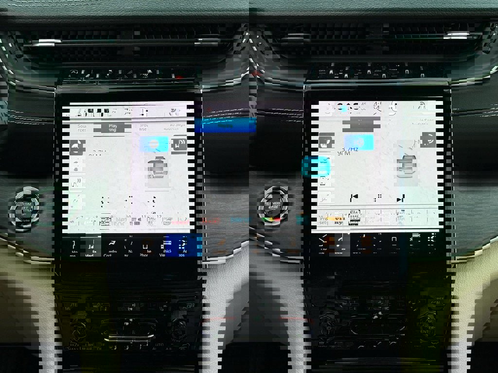 Used 2022 Jeep Grand Cherokee Limited image 21