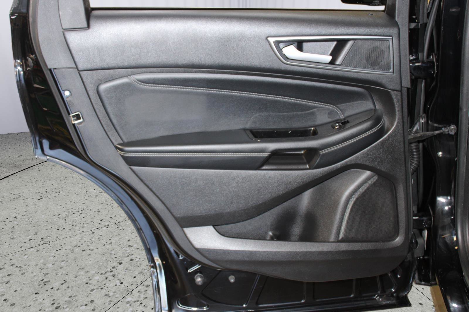 Used 2017 Ford Edge Titanium image 42