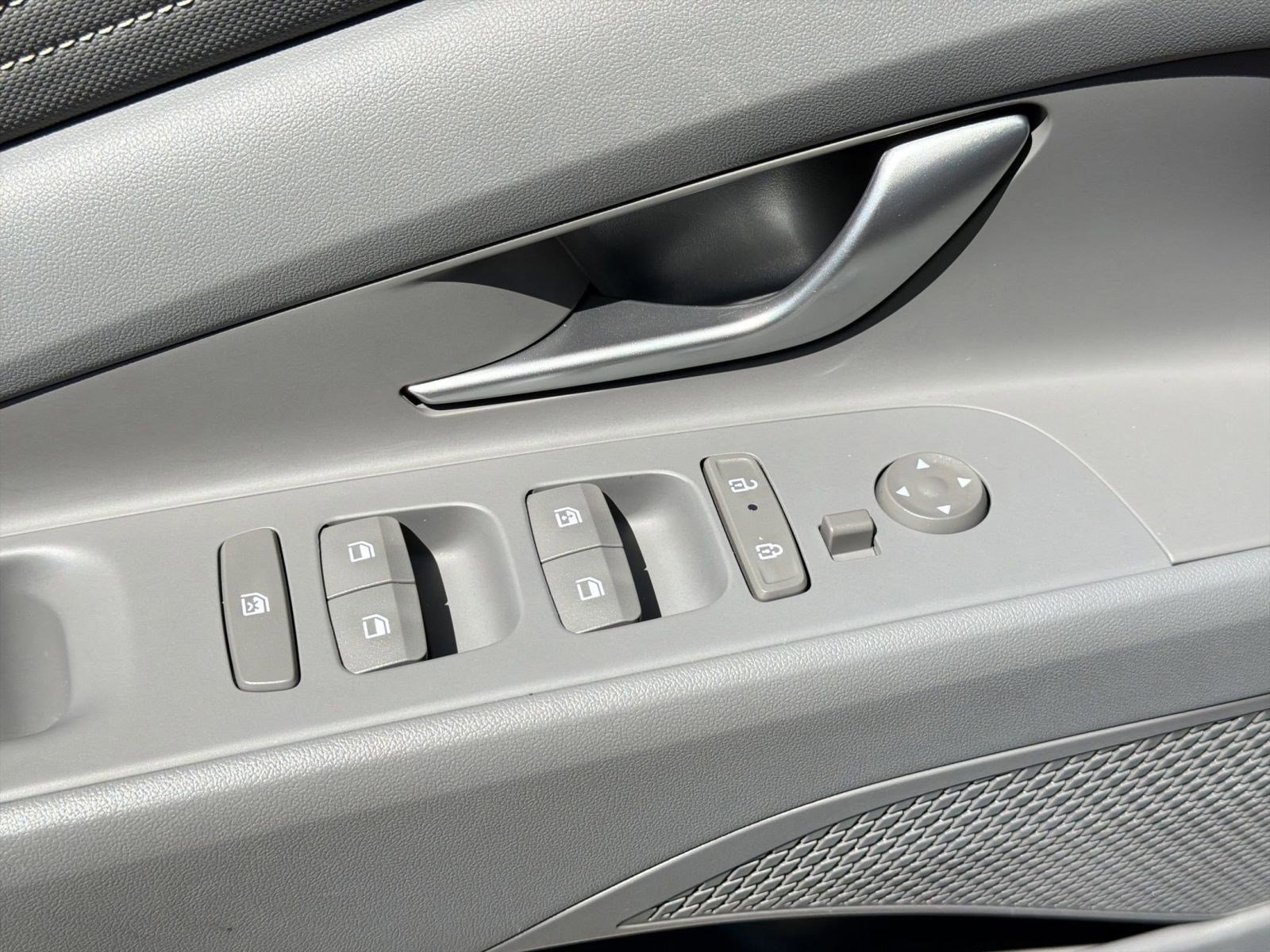 Used 2025 Hyundai Elantra SEL image 22