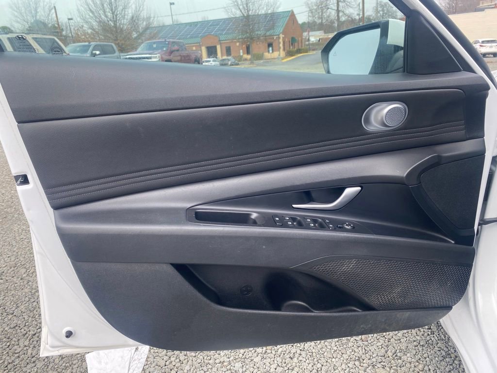 Used 2022 Hyundai Elantra SEL w/ Convenience Package image 8