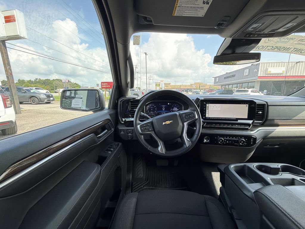 Used 2023 Chevrolet Silverado 1500 LT AWD/4WD image 14