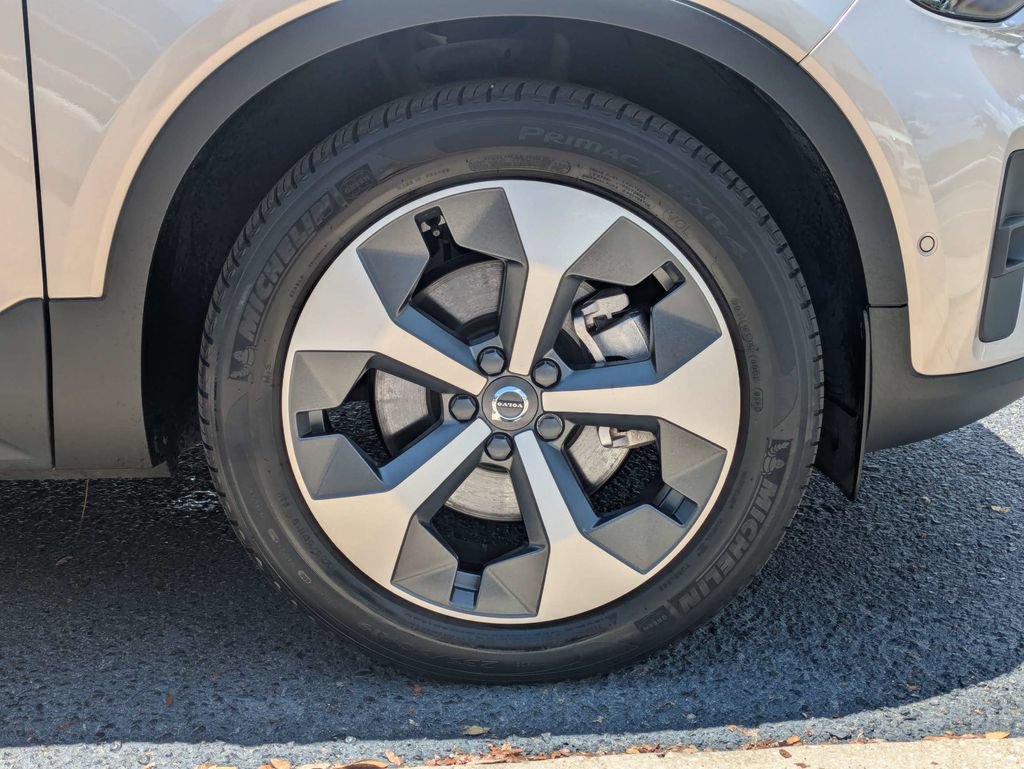 Certified 2023 Volvo XC40 B5 Plus w/ Protection Package Premier AWD/4WD image 11
