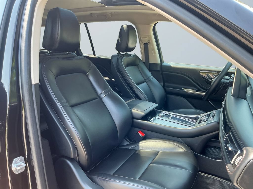 Used 2023 Lincoln Aviator AWD w/ Premium Package image 16