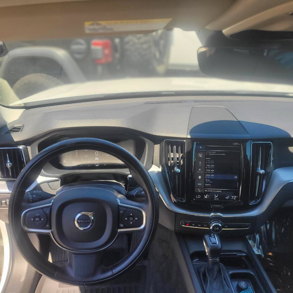 Used 2018 Volvo XC60 T5 Momentum w/ Vision Package AWD/4WD image 16