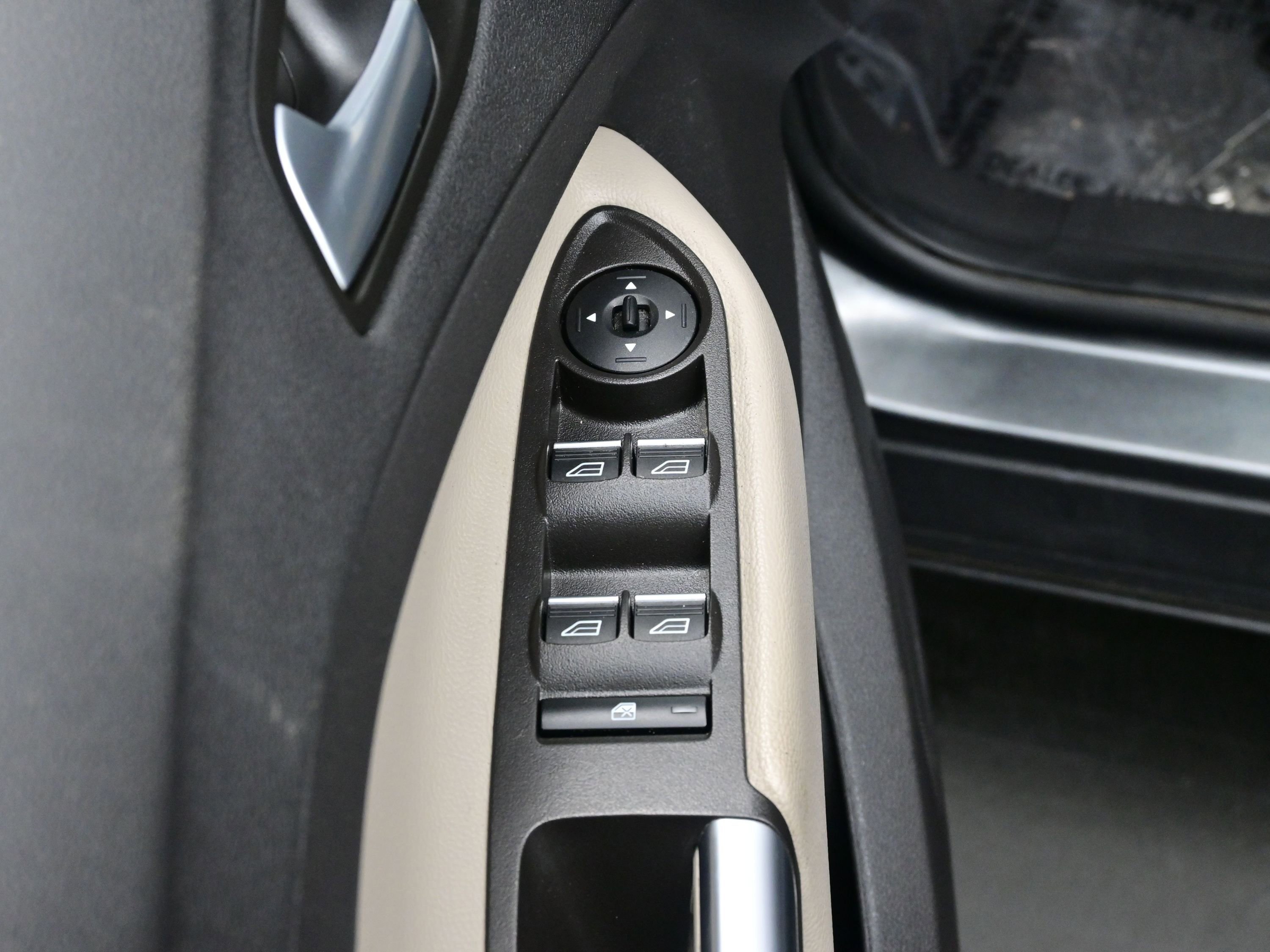 Used 2019 Ford Escape SEL image 10