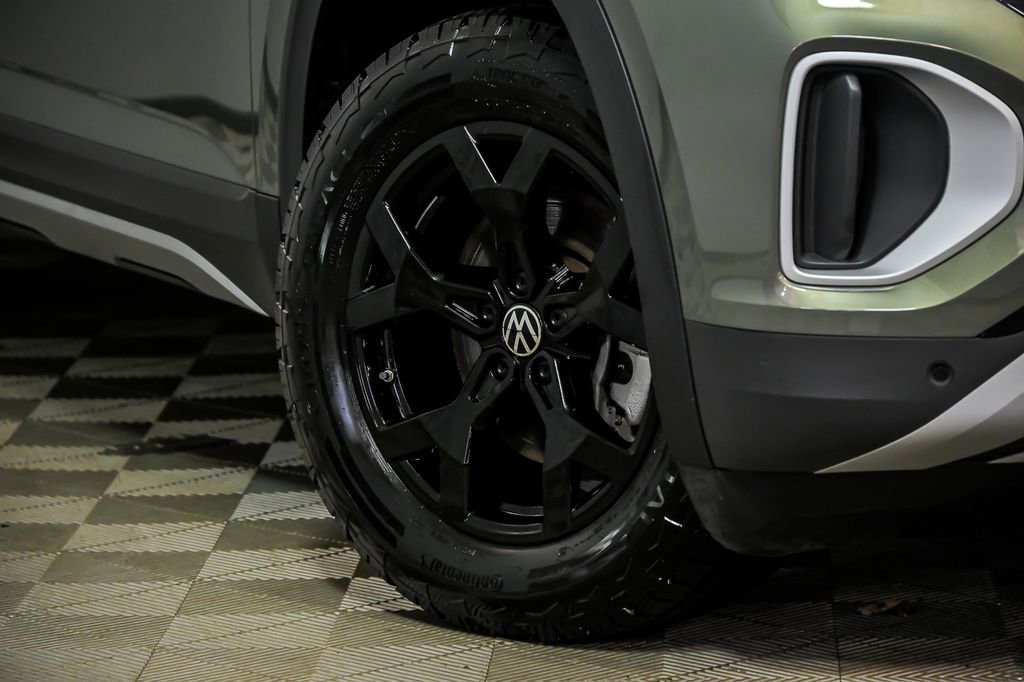 Certified 2026 Volkswagen Atlas Peak Edition AWD/4WD image 3