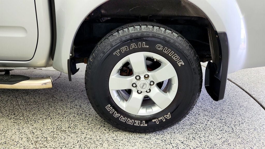 Used 2013 Nissan Frontier SV w/ SV Value Truck Pkg AWD/4WD image 9