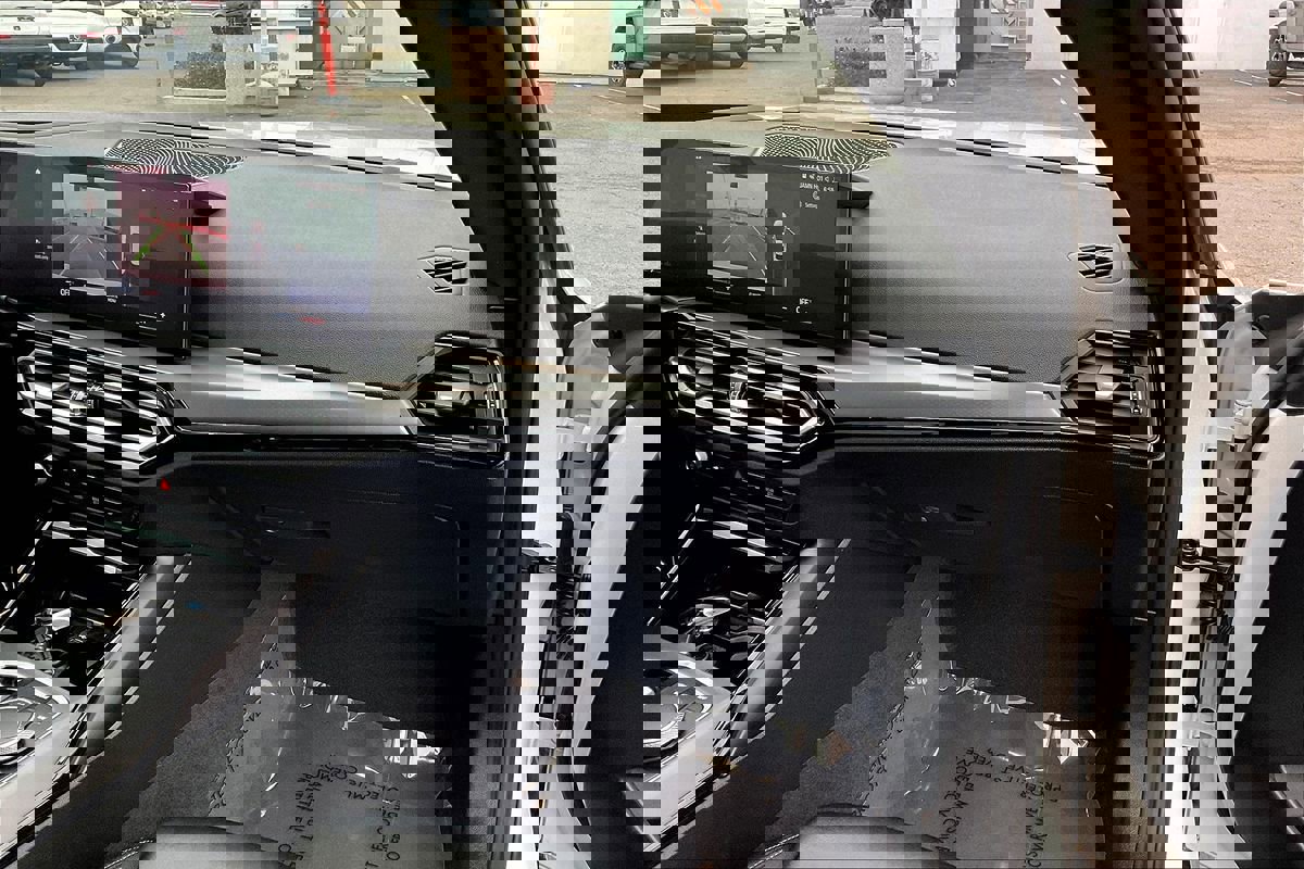 Used 2023 BMW 230i Coupe w/ Convenience Package image 15