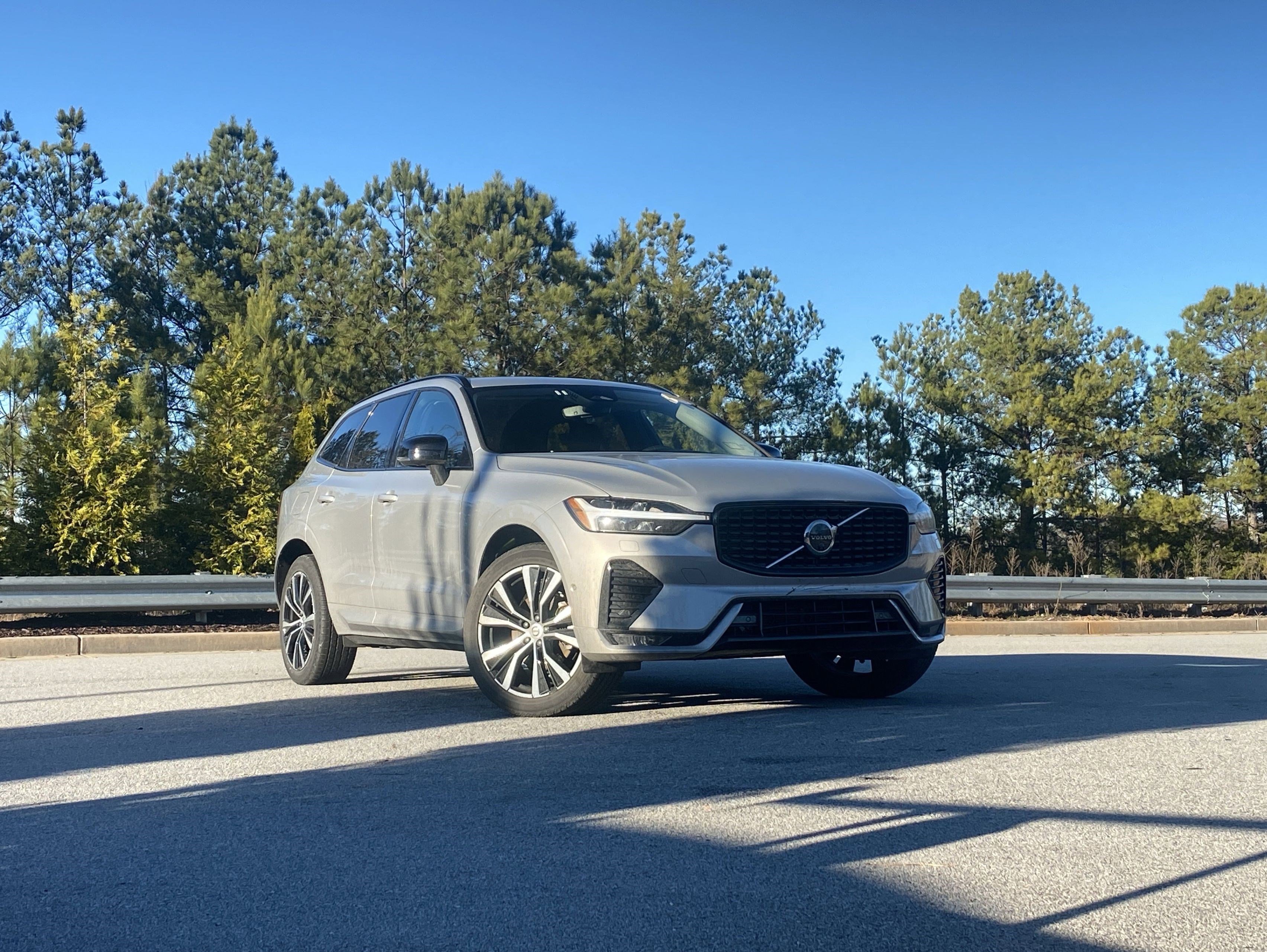 Used 2025 Volvo XC60 B5 Plus image 2