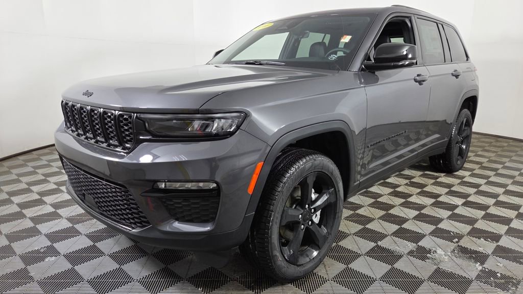 New 2025 Jeep Grand Cherokee Limited w/ Black Appearance Package image 3