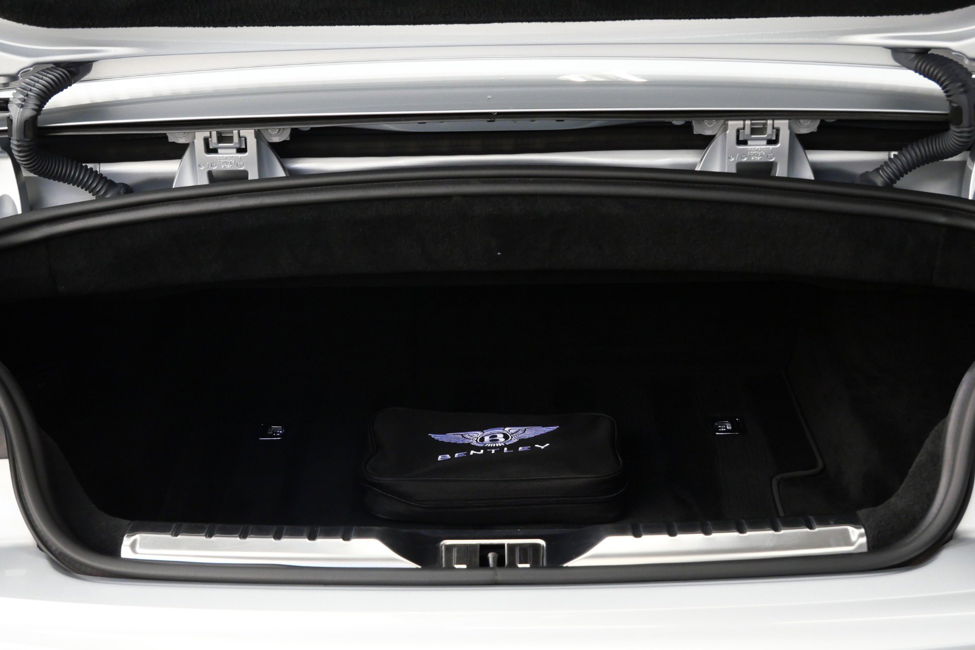 Used 2020 Bentley Continental GT V8 image 19