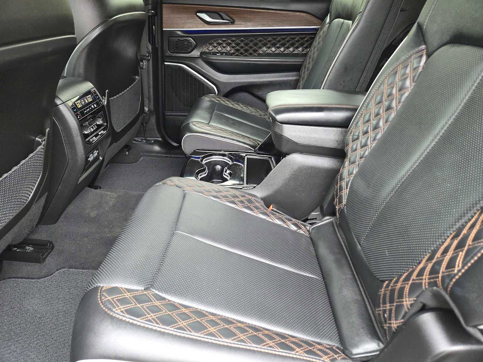 Used 2023 Jeep Grand Cherokee L Summit w/ Luxury Tech Group V image 29
