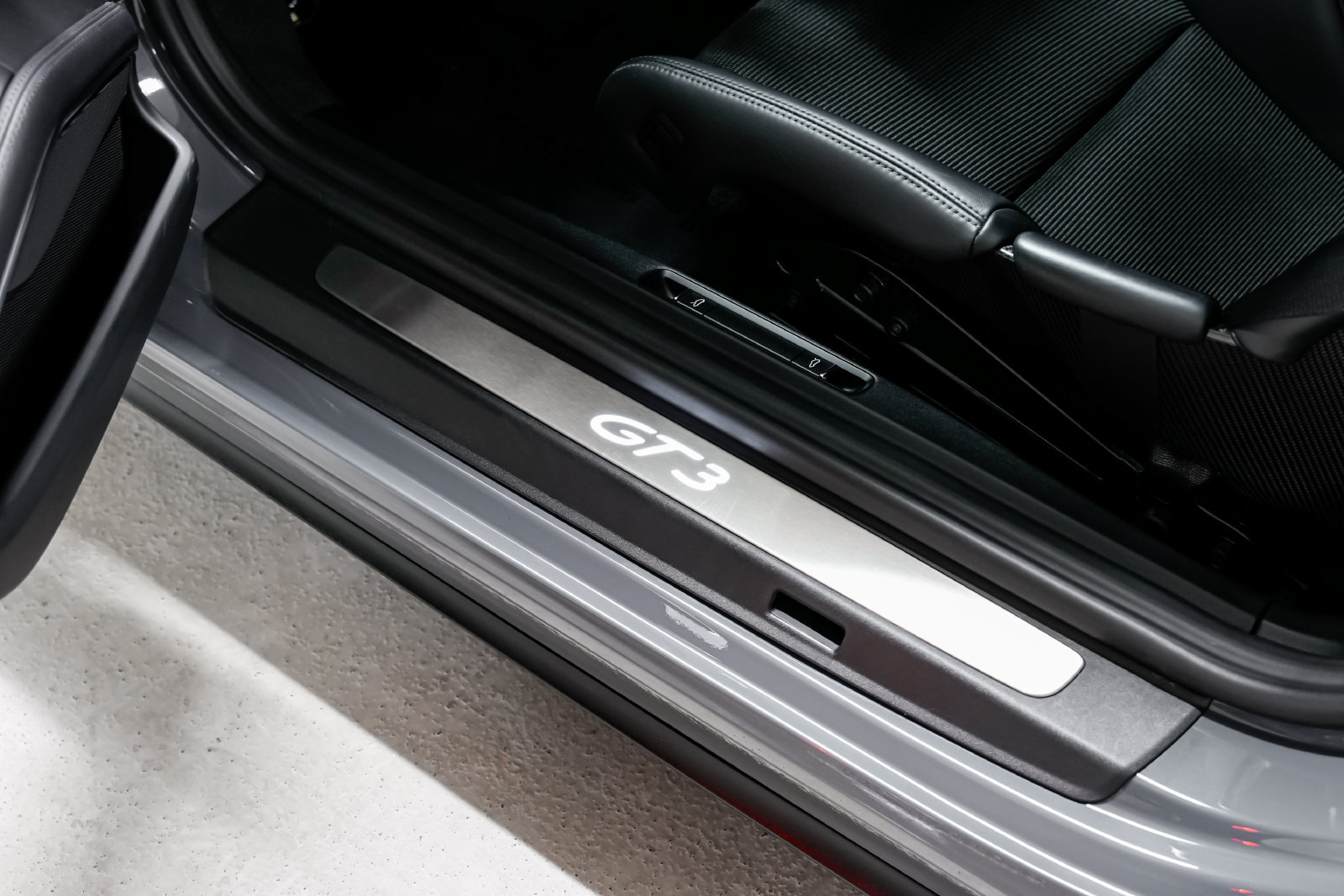 Used 2018 Porsche 911 GT3 RWD image 22