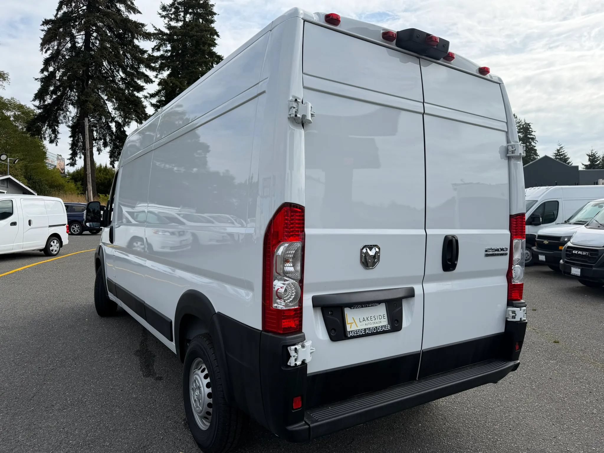 Used 2025 RAM ProMaster 2500 w/ Convenience Group FWD image 8