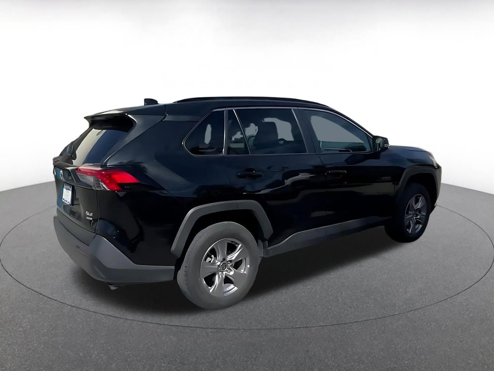 Used 2025 Toyota RAV4 XLE w/ Convenience Package image 15