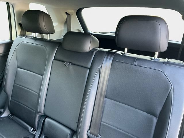 Used 2020 Volkswagen Tiguan SE w/ Panoramic Sunroof Package AWD/4WD image 14