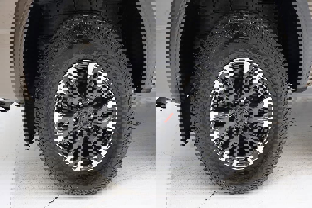 Used 2023 Nissan Titan PRO-4X w/ Pro-4x Convenience Package image 14