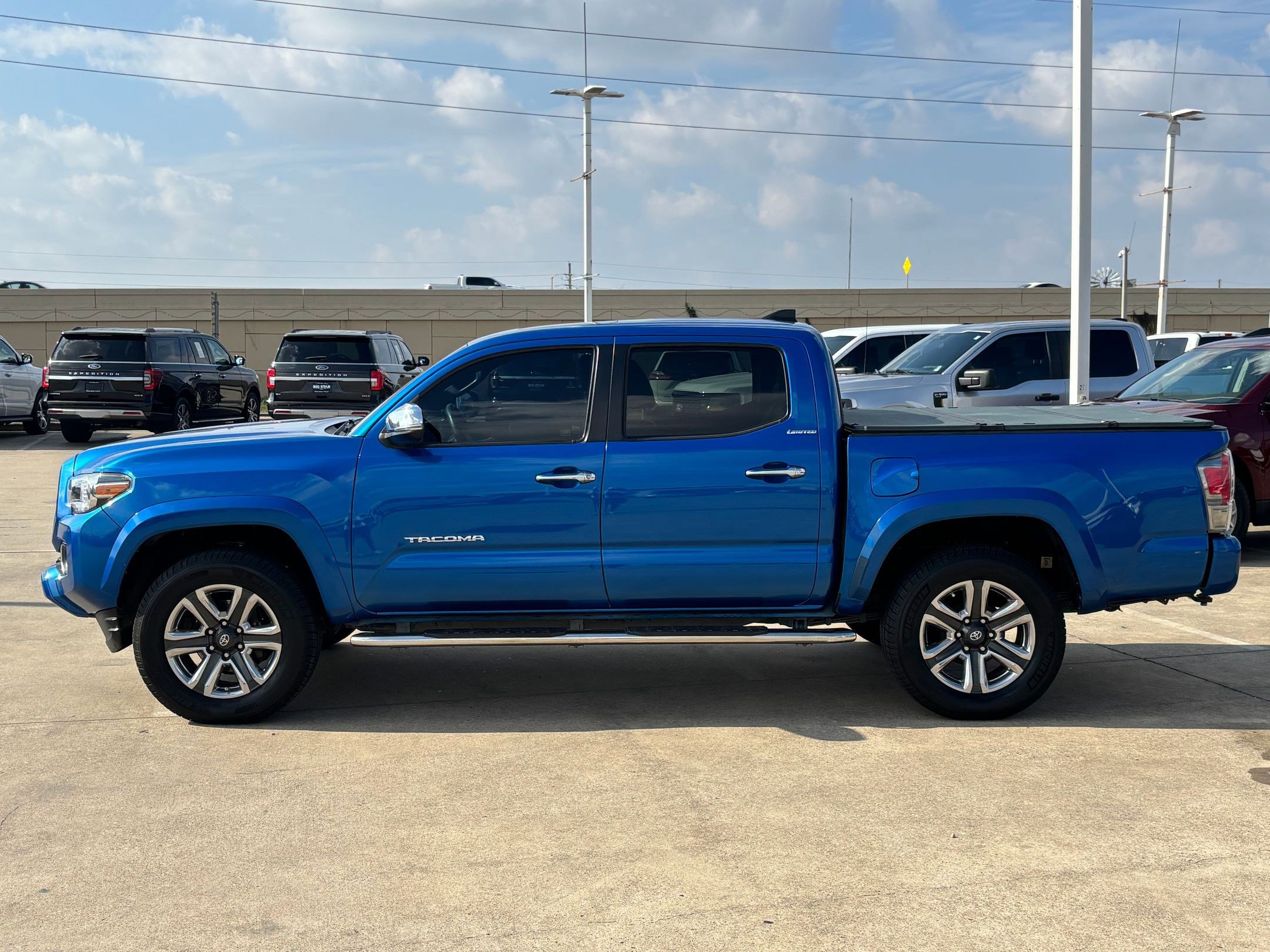Used 2017 Toyota Tacoma Limited image 7