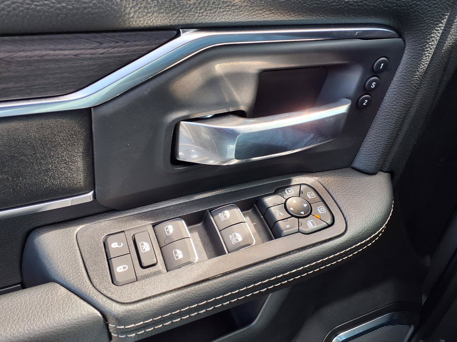 New 2027 RAM 2500 Laramie AWD/4WD image 17