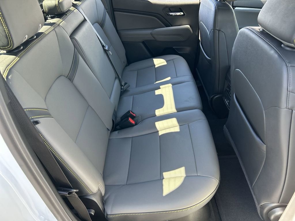 Used 2025 Chevrolet Colorado ZR2 w/ Midnight Edition AWD/4WD image 27