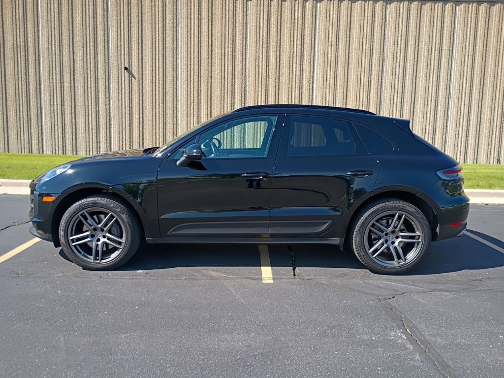 Certified 2020 Porsche Macan S AWD/4WD image 2