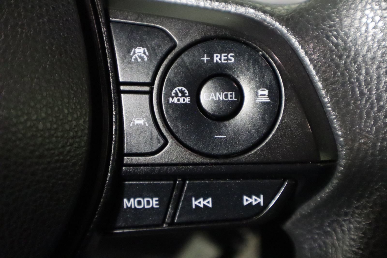 Used 2023 Toyota Corolla LE image 40