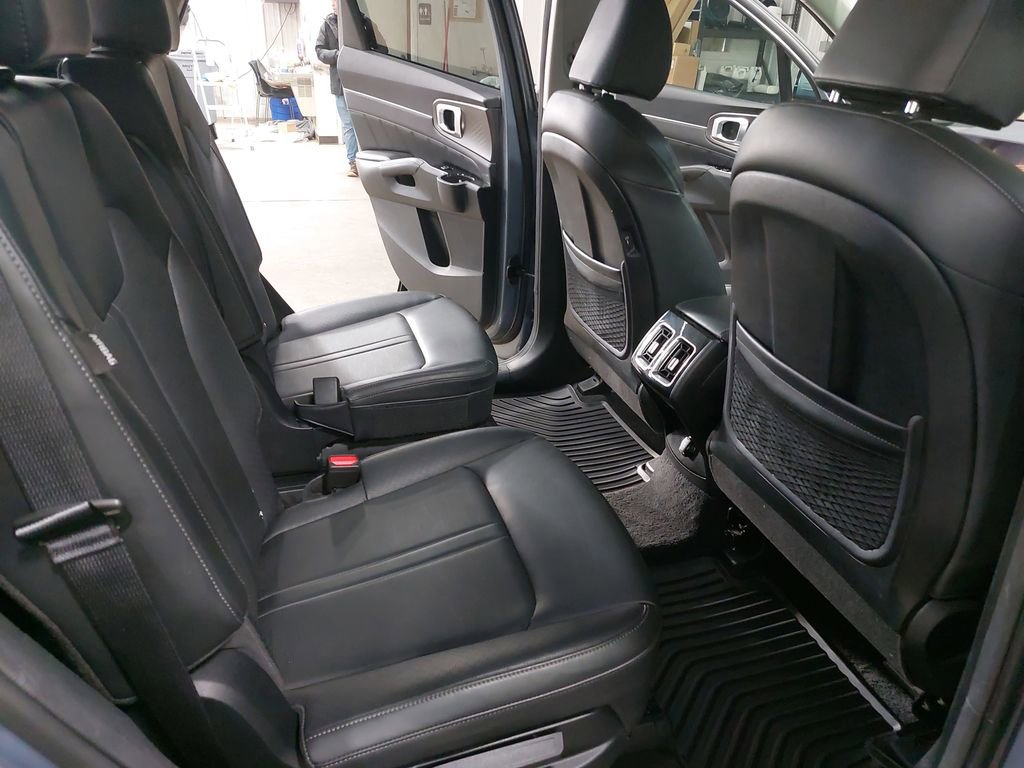 Used 2024 Kia Sorento SX image 11