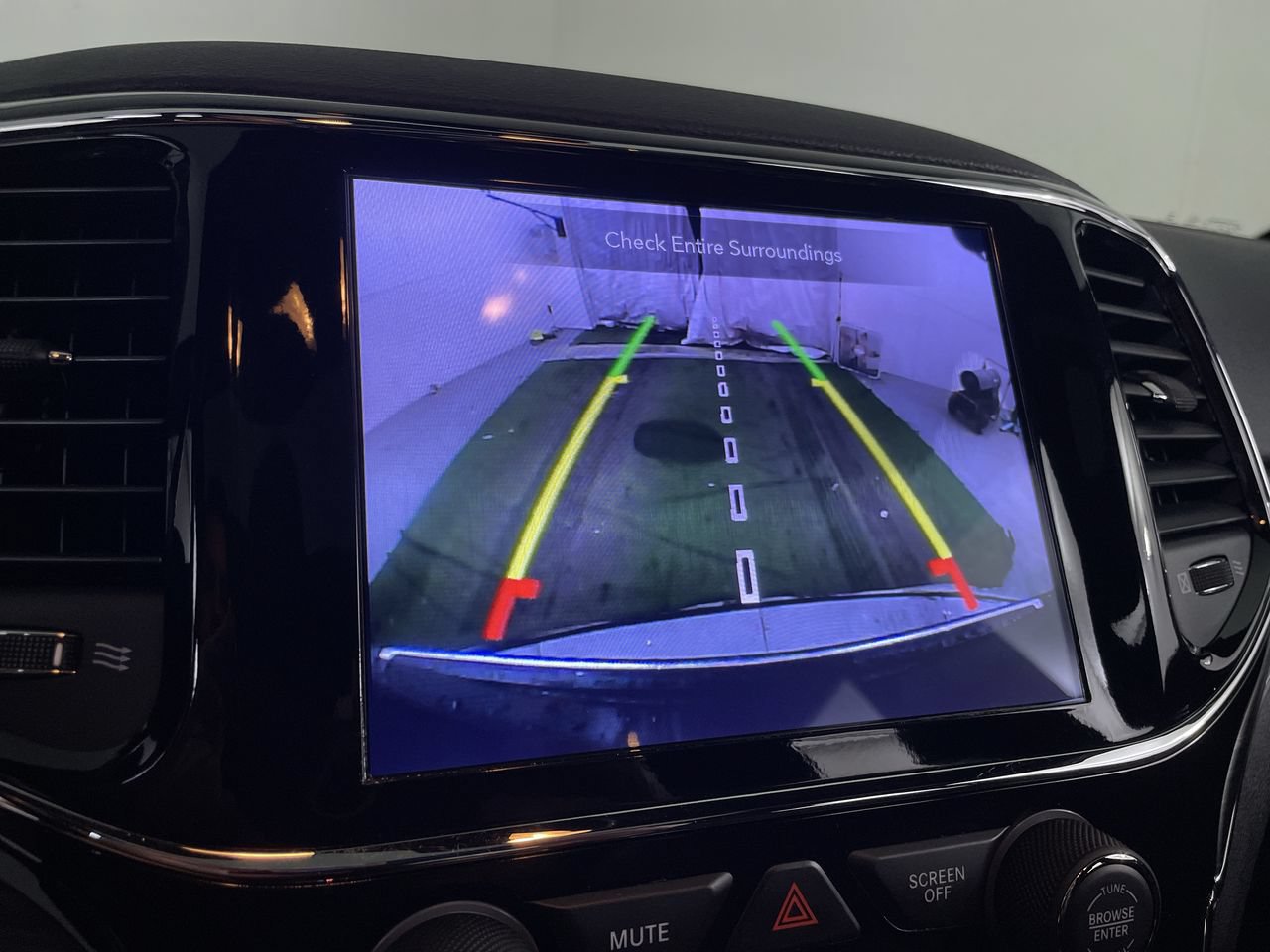 Used 2020 Jeep Grand Cherokee Limited AWD/4WD image 15