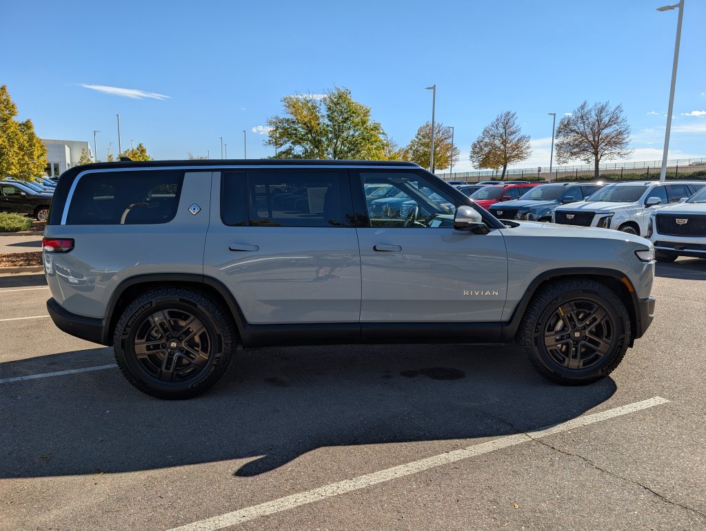 Used 2023 Rivian R1S Adventure Dual AWD/4WD image 7