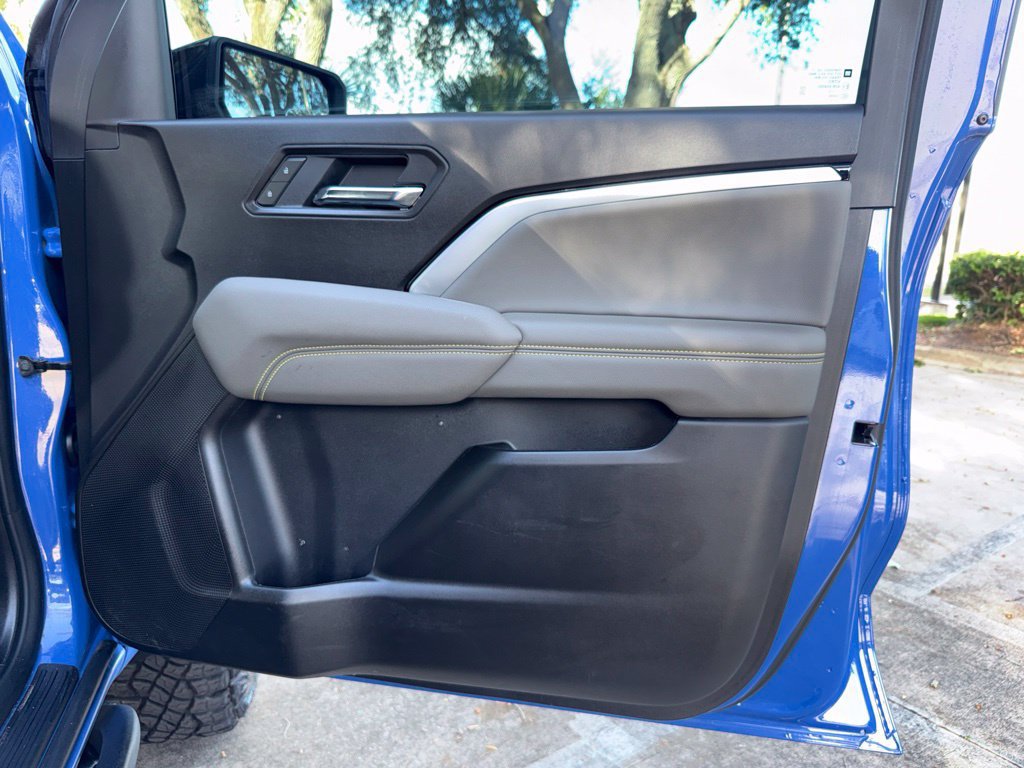 Used 2025 Chevrolet Colorado ZR2 w/ Technology Package AWD/4WD image 24