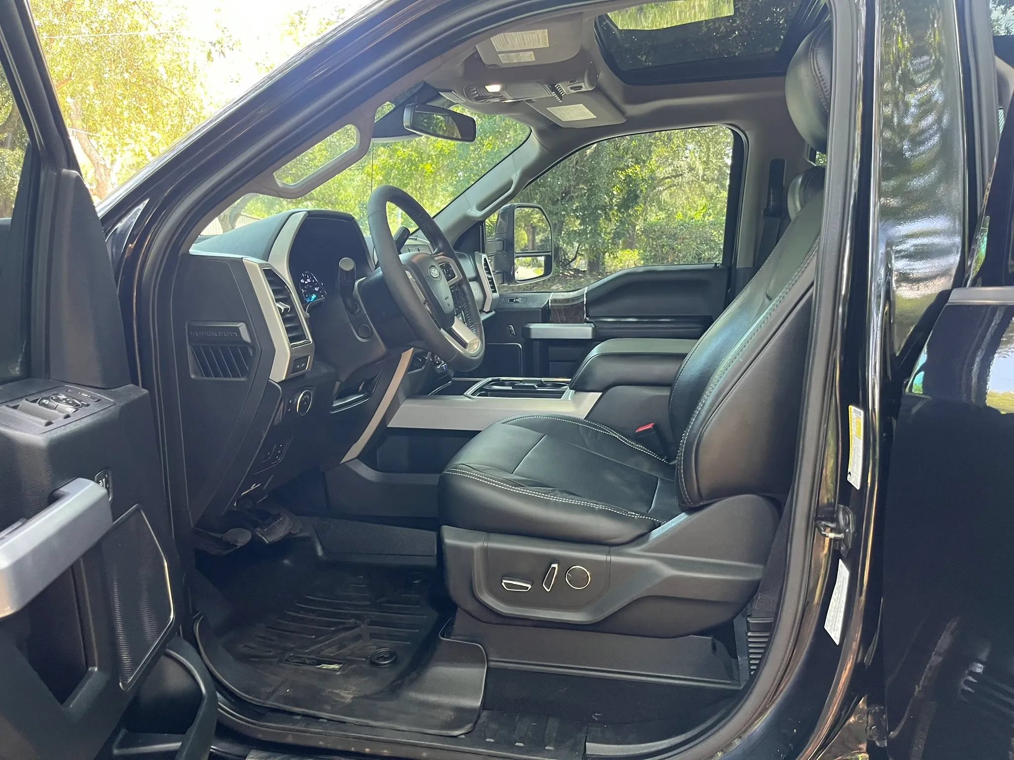 Used 2019 Ford F250 Lariat w/ Lariat Ultimate Package AWD/4WD image 12