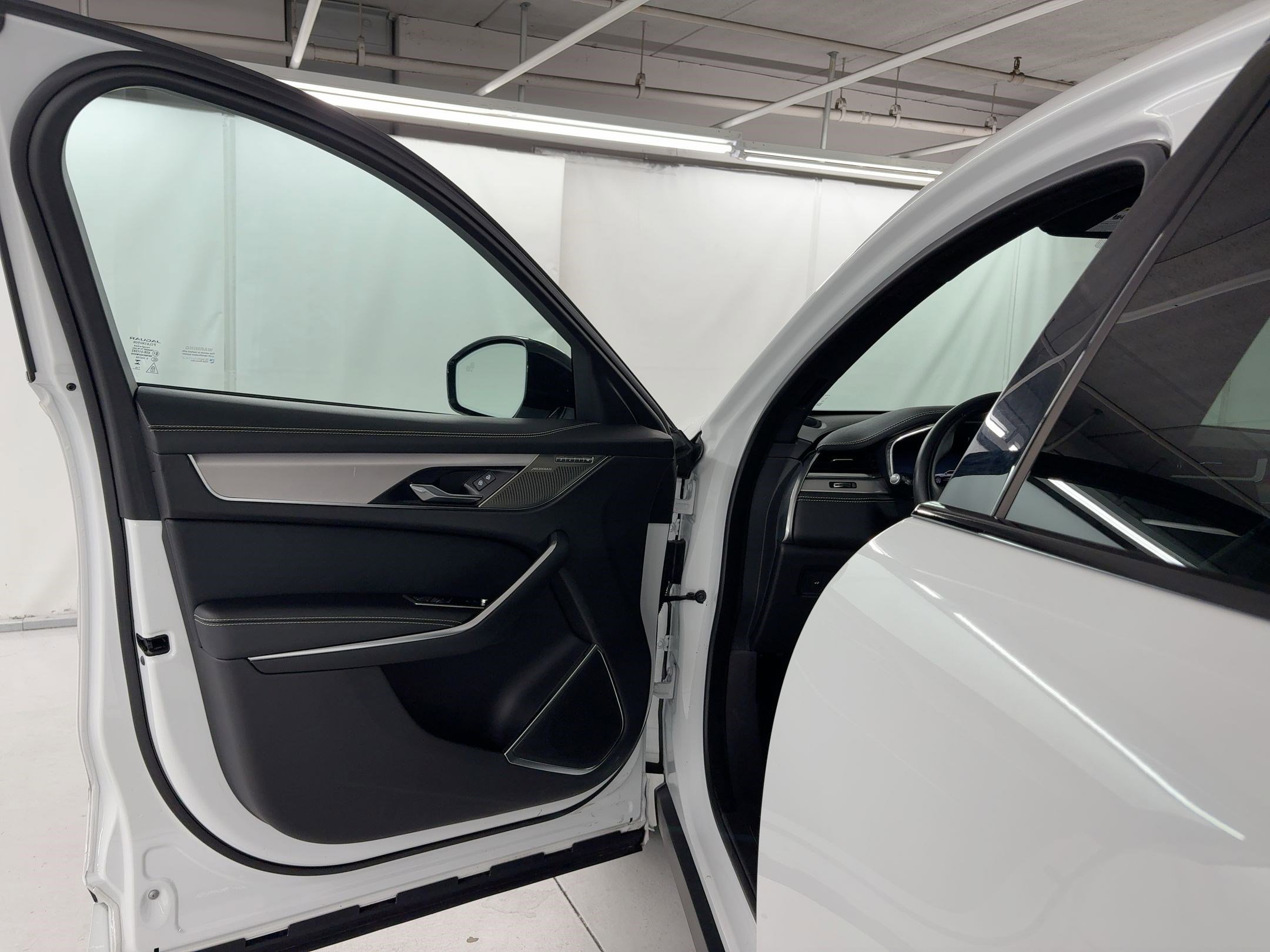 Used 2024 Jaguar F-PACE R-Dynamic S image 21