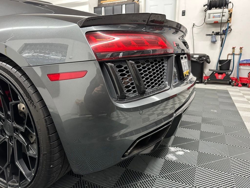 Used 2018 Audi R8 V10 w/ Premium Package image 10