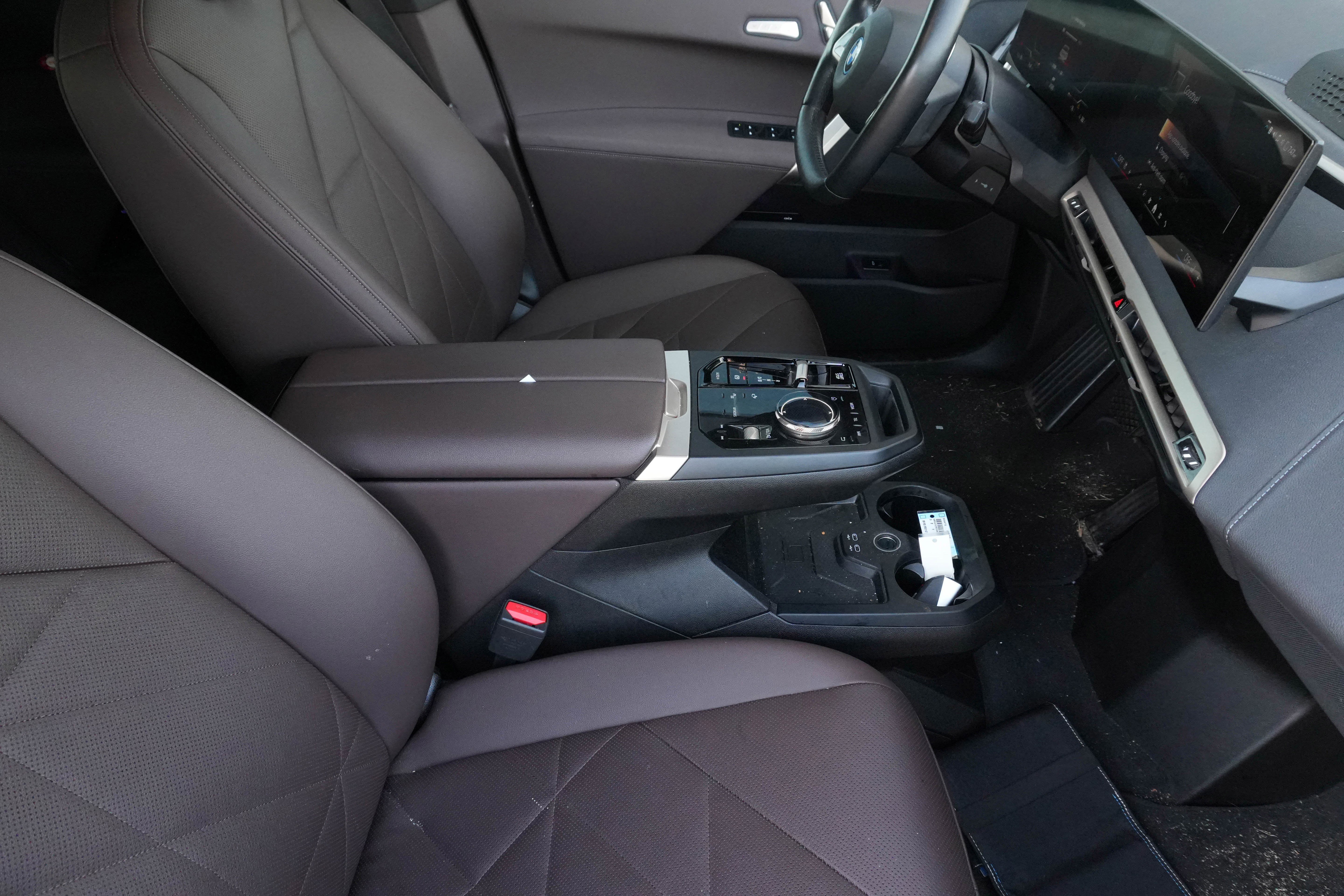 Certified 2024 BMW iX xDrive50 w/ Sport Package AWD/4WD image 10