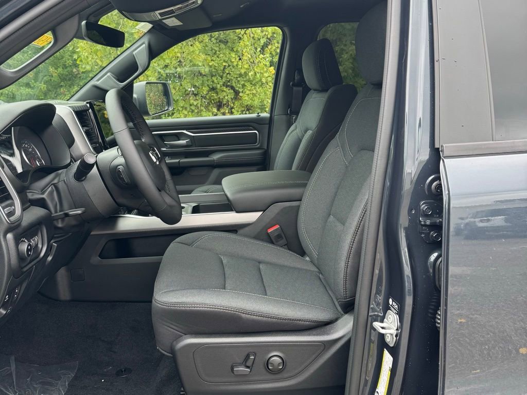 New 2026 RAM 1500 4x4 Crew Cab image 13