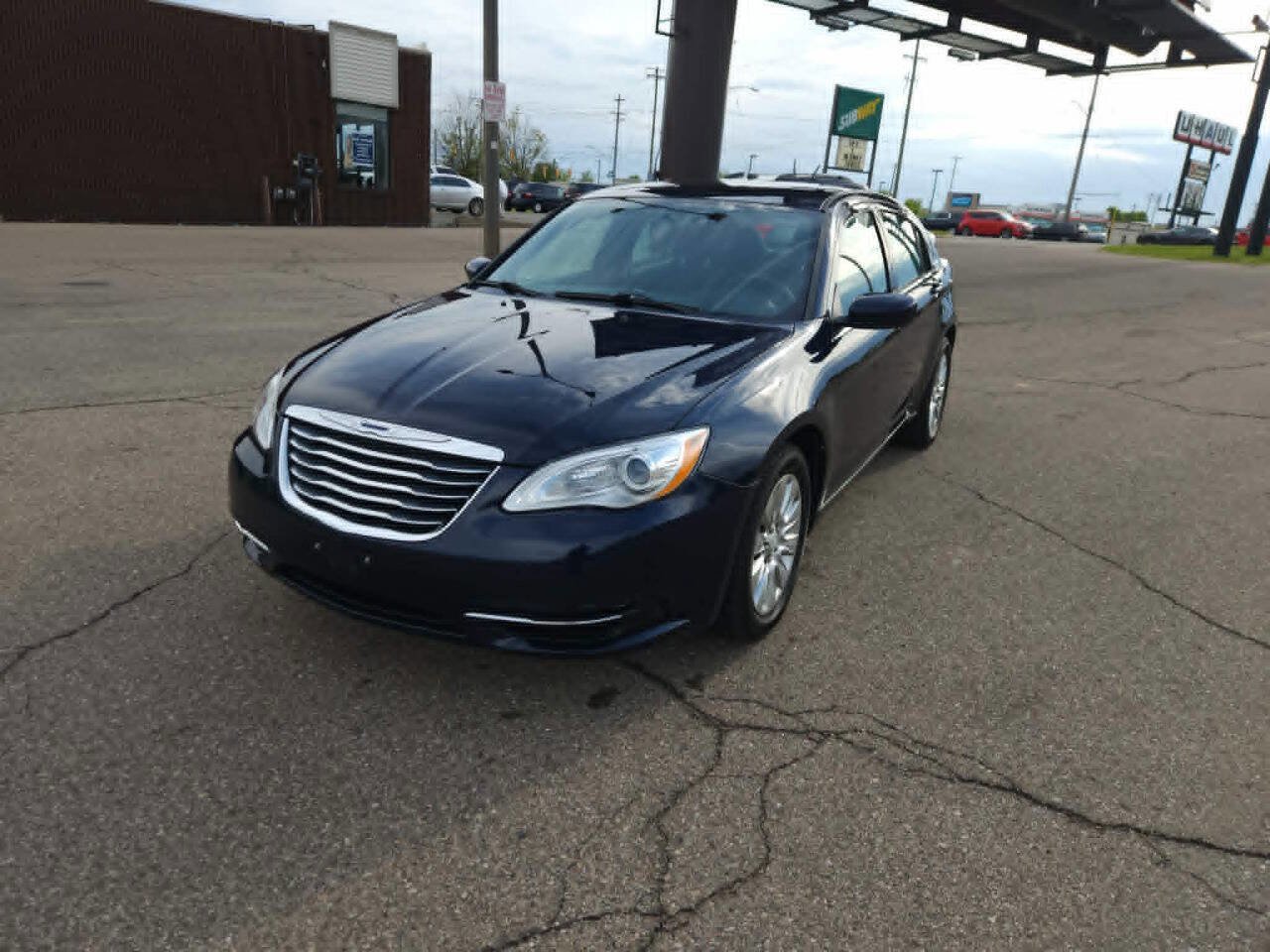 Used 2013 Chrysler 200 LX FWD image 8