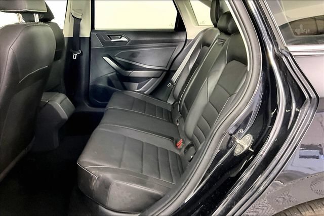 Used 2024 Volkswagen Jetta SE FWD image 2