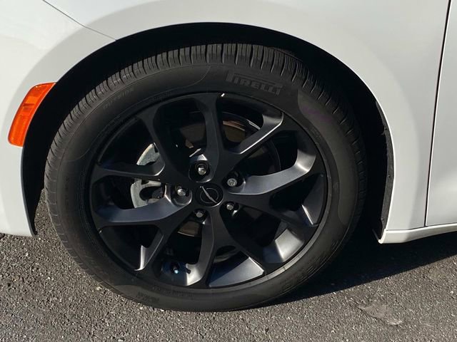 Used 2023 Chrysler Pacifica Touring-L w/ S Appearance Package image 6