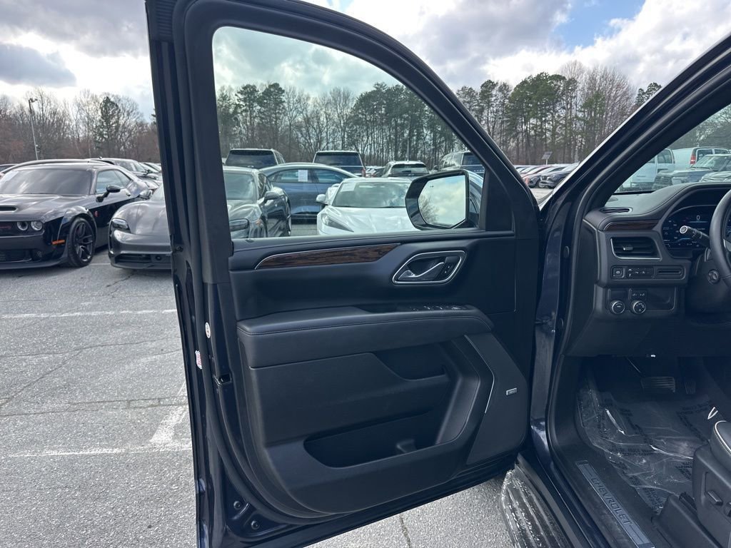 Used 2023 Chevrolet Suburban Premier image 22