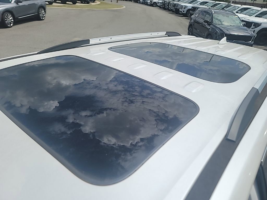 Used 2022 Chevrolet Traverse High Country image 13